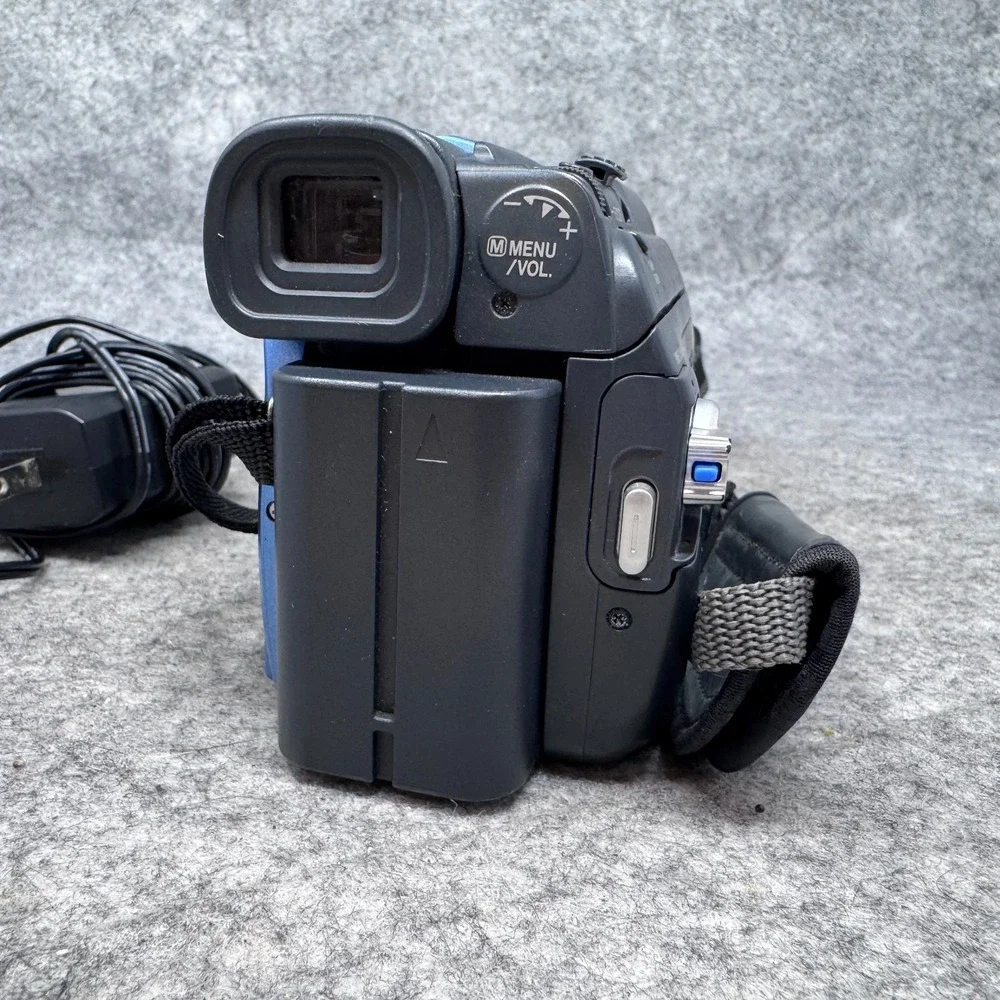 JVC Digital Video Camera GR-D72U MiniDV Camcorder Charger *Parts Only‎